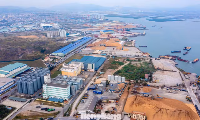 Nạo vét luồng vào cảng nước sâu bậc nhất miền Bắc sau nhiều năm bị bồi lắng