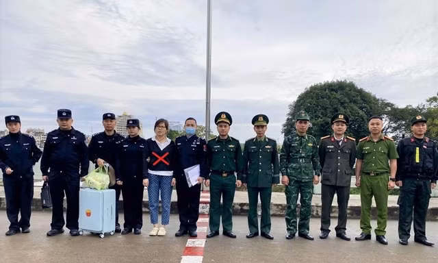 Quảng Ninh trao trả 9 công dân Trung Quốc nhập cảnh trái phép