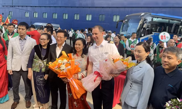 Gần 2.000 khách Trung Quốc 'đổ bộ' Quảng Ninh 
