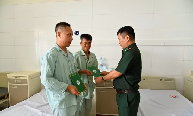Truy đuổi xuồng không biển số, nhiều chiến sĩ biên phòng Quảng Ninh bị thương