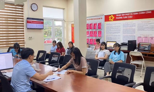Quảng Ninh tạm đình chỉ 4 cán bộ phường do chậm xử lý hồ sơ hành chính