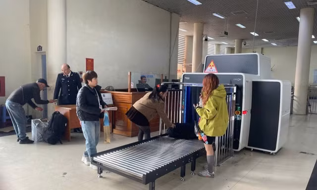 Lắp 'mắt thần' soi chiếu ở cửa khẩu Móng Cái 