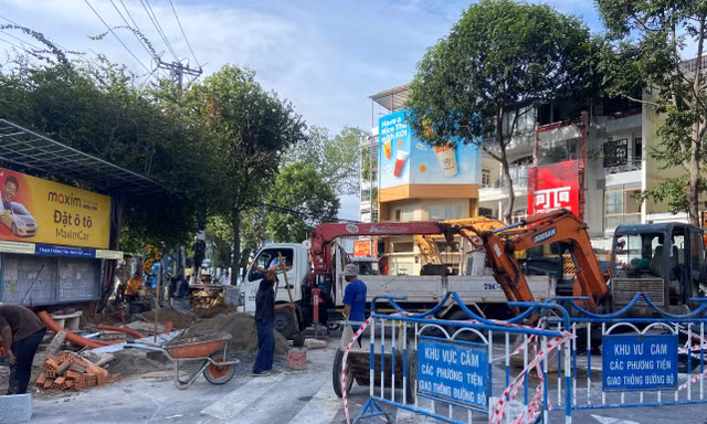 Đường trung tâm Nha Trang chỉ dài một km nhưng thi công mãi chưa xong