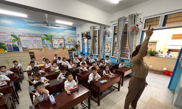 Ưng dụng chuyển đổi số để quản lý 'siêu trường học' ở Nha Trang