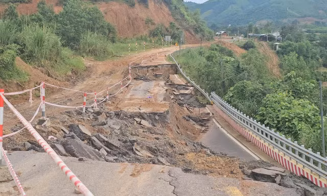 Đèo Khánh Lê còn 5 điểm sạt lở, chưa rõ ngày thông xe