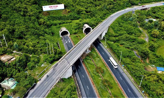Cận cảnh 13km cuối cùng cao tốc Vân Phong - Nha Trang chuẩn bị đưa vào khai thác