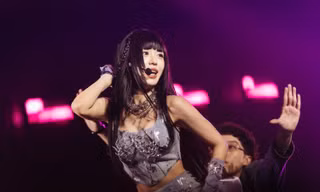Han Sara ‘rã đông’ thành công trong concert, bán đấu giá EP gây quỹ ủng hộ người dân Nghệ An chịu ảnh hưởng bão Wipha