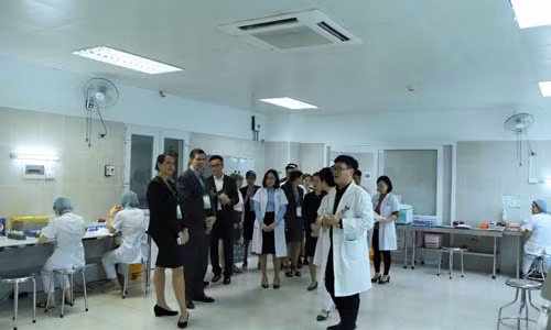 Đoàn chuyên gia thăm và làm việc tại Bệnh viện Phụ Sản Hà Nội