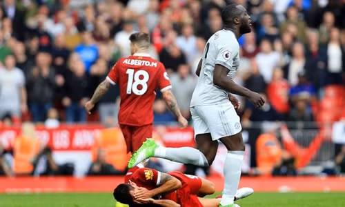Lukaku bị Lovren tố là cố tình đánh nguội
