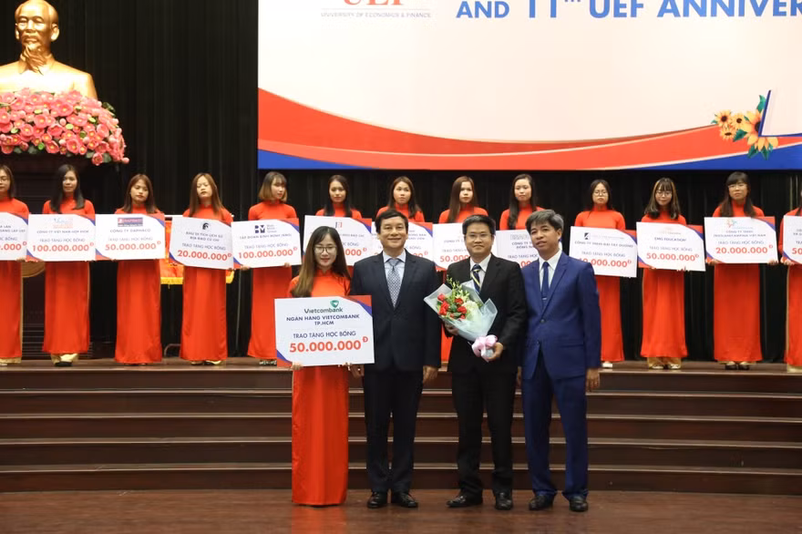 Hàng năm, UEF trao tặng nhiều suất học bổng cho thí sinh