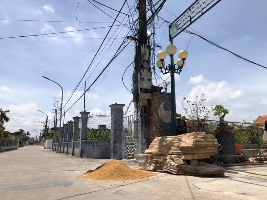 Khu vực cột điện xảy ra sự cố chết người - Ảnh: Hoàng Long