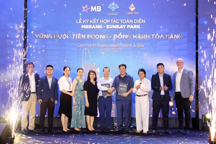 Sự kiện Ký kết hợp tác toàn diện với tổng hạn mức giai đoạn 1 của hai hợp đồng là 2.300 tỷ đồng