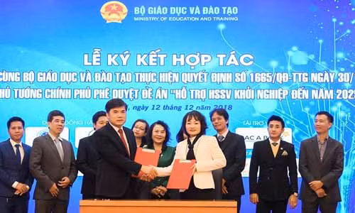 'Hành trình từ trái tim' đến với biển đảo và vùng núi cao