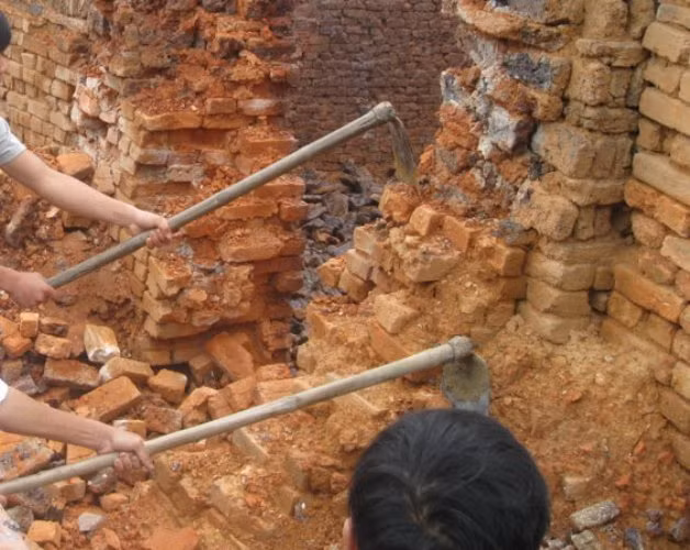 Bước đầu cơ quan chức năng xác định vụ nổ do quả mìn lẫn vào đất sét trước khi đưa vào lò gạch.