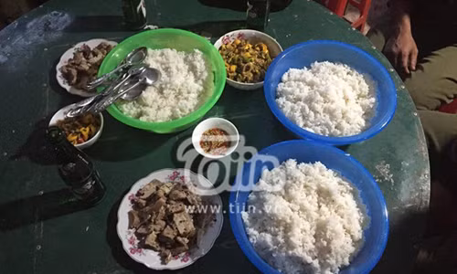 Nhà H’Hen Niê tất bật mở tiệc đãi dân làng với các món truyền thống Ê Đê