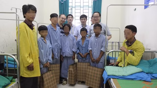 3 anh em trong một gia đình bị rối loạn phát triển giới tính