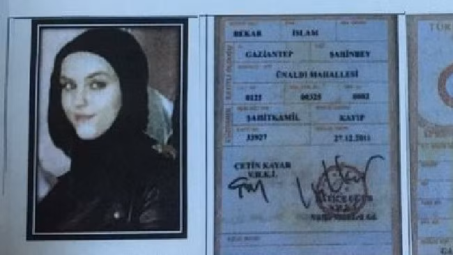 Nữ khủng bố có nụ cười Mona Lisa. (Ảnh: AAP)