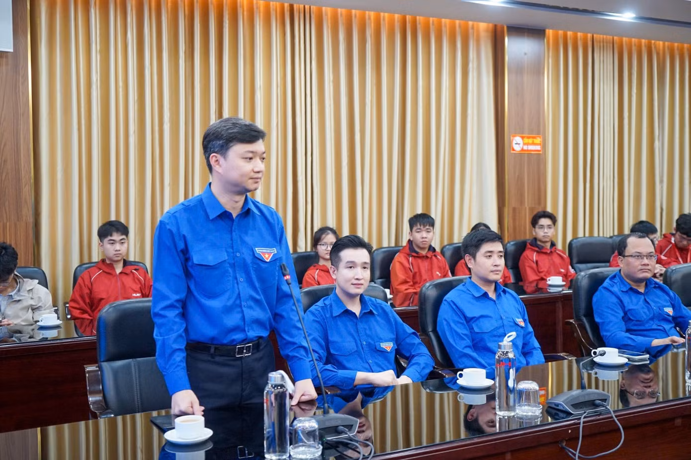 Đồng chí Nguyễn Minh Triết phát biểu tại buổi trao tặng Huy hiệu Tuổi trẻ dũng cảm.