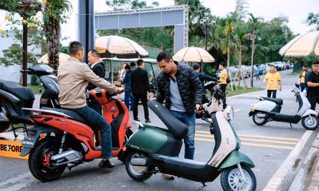 Người dân Hà Nội cần điều kiện gì để được nhận 5 triệu khi đổi sang xe máy điện?