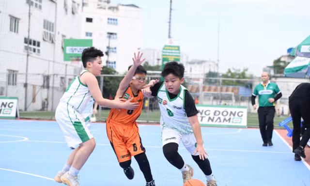 32 đội bóng tranh tài tại vòng chung kết Giải Bóng rổ học sinh Tiểu học Hà Nội 2025