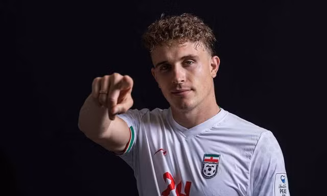 Từ bài đăng Instagram đến World Cup: Hành trình kỳ lạ đưa Dennis Dargahi khoác áo Iran