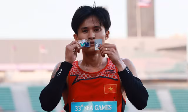 Khoảnh khắc đẹp SEA Games 33: Nguyễn Trung Cường và hai bức ảnh gia đình