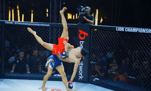 Hà Thế Anh thua chóng vánh võ sĩ Trung Quốc tại Lion Championship 28