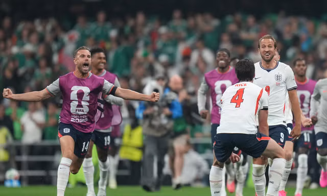 Ngôi sao tuyển Anh phẫu thuật cổ tay, vẫn không rời World Cup