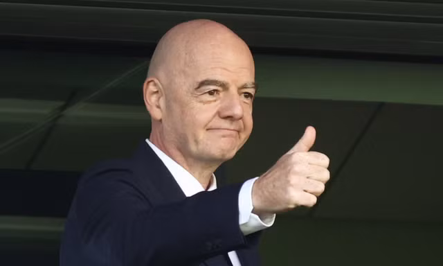 Chủ tịch FIFA bị khiếu nại về cách điều hành lịch thi đấu bóng đá nữ