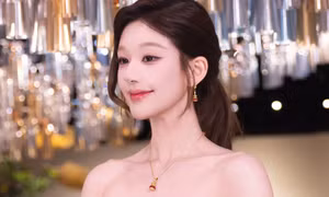 Triệu Lộ Tư ngừng giả vờ