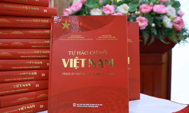 'Tự hào cơ đồ Việt Nam' chào mừng thành công Đại hội Đảng XIV