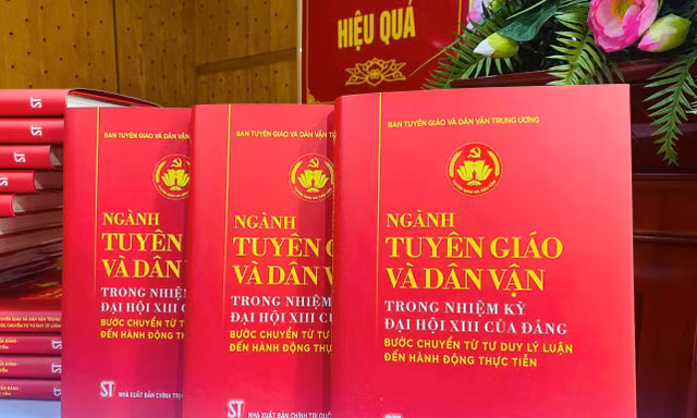 Công bố cuốn sách về bước chuyển quan trọng của ngành tuyên giáo, dân vận