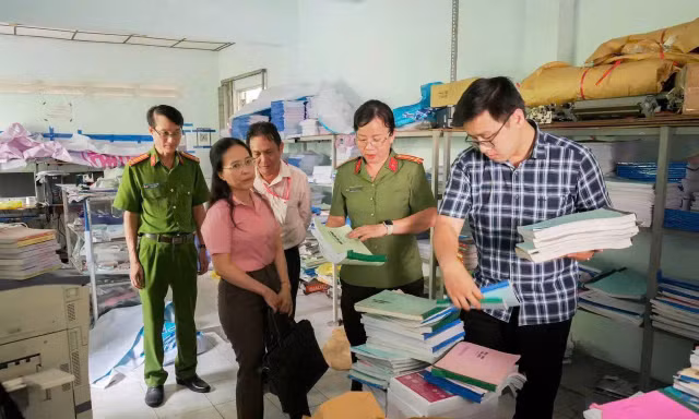 Báo động sinh viên dùng sách lậu, xâm phạm bản quyền