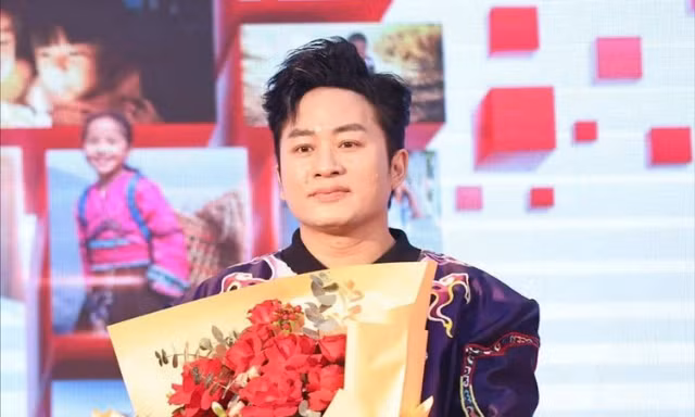 Ca sĩ Tùng Dương và Đạo diễn Việt Tú là Đại sứ Chạm Yêu Thương.