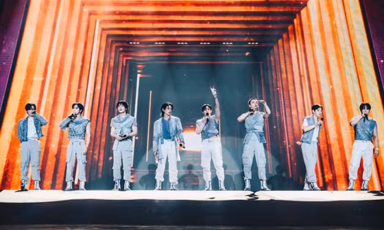 Stray Kids dành một phút mặc niệm