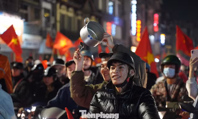 Đêm không ngủ của người dân Hà Nội