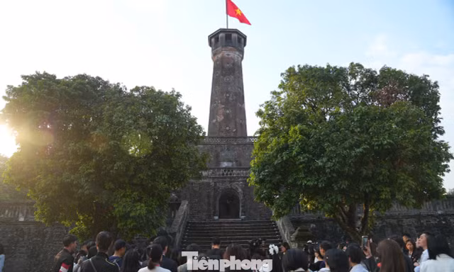 Khám phá không gian bên trong Cột cờ Hà Nội