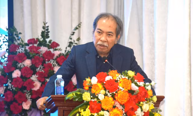 Nhà văn trẻ cần tự cởi trói để mở đường cho văn chương Việt