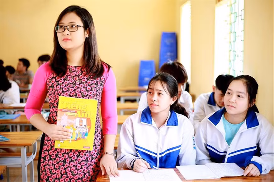 Cô giáo Hà Ánh Phượng kết nối học sinh dân tộc thiểu số với thế giới. ẢNH: NVCC 