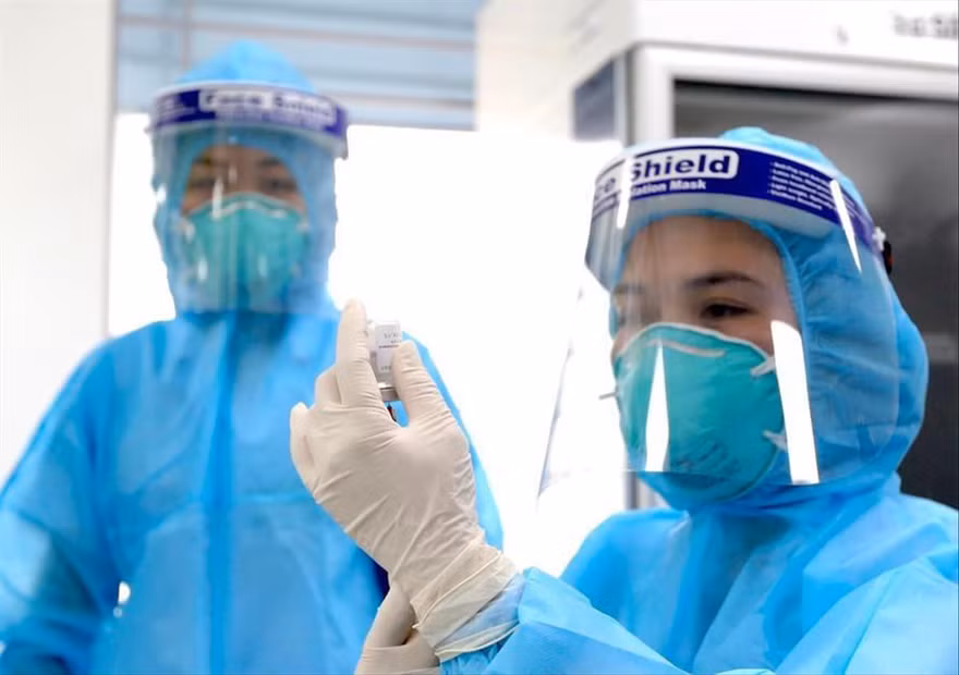 Tiêm vắc-xin ngừa COVID-19. Ảnh: PV