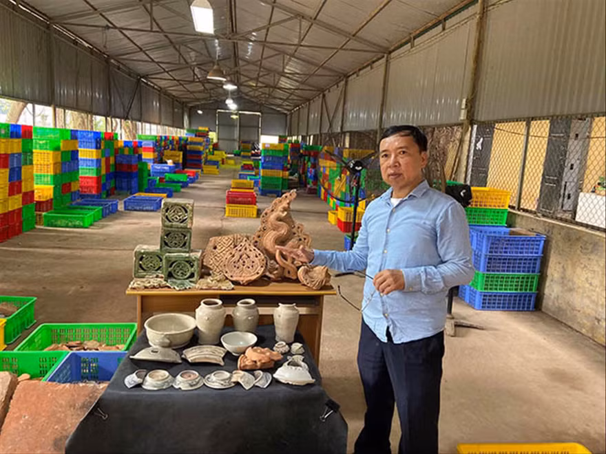 PGS.TS Tống Trung Tín trình bày một số nét nổi bật của đợt khai quật năm 2019 