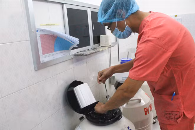 Bên trong đơn vị lưu trữ phôi, tinh trùng tại Bệnh viện Hùng Vương TPHCM