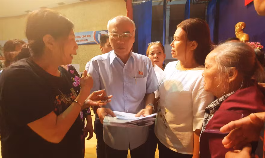 Đại biểu Phan Nguyễn Như Khuê, Phó trưởng đoàn Đại biểu Quốc hội TPHCM gặp gỡ bà con Thủ Thiêm
