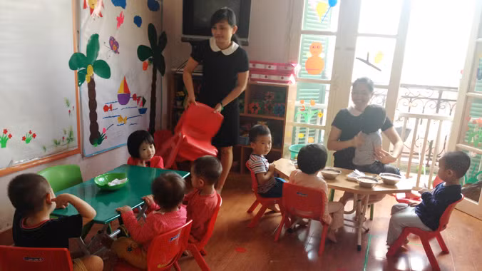 Bữa trưa của học sinh trường mầm non Bước Chân Vui Nhộn.