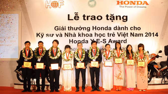 Nụ cười rạng rỡ của 10 gương mặt đoạt giải.