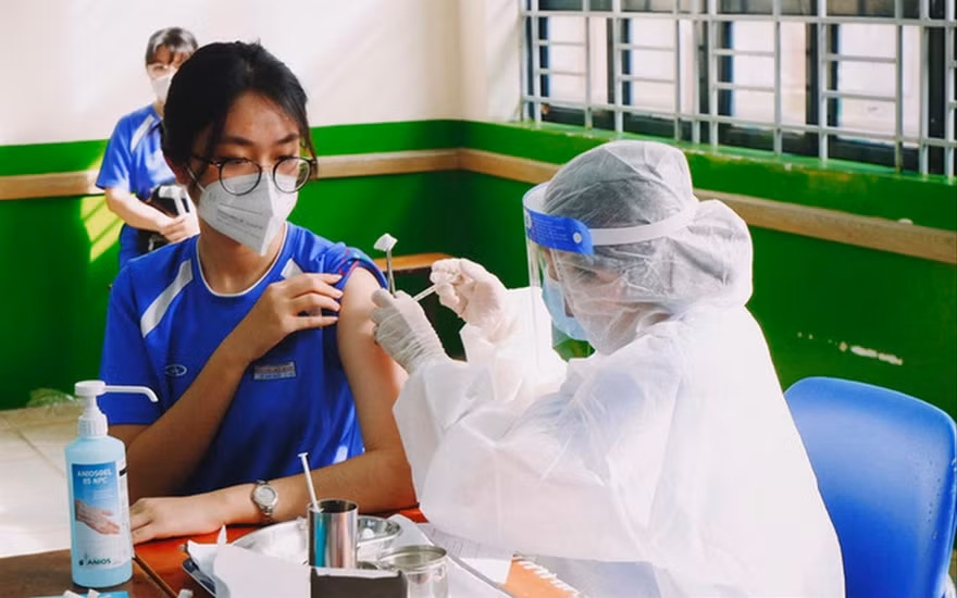 Tiêm vắc xin phòng COVID-19 cho trẻ em Ảnh: Long Phạm 