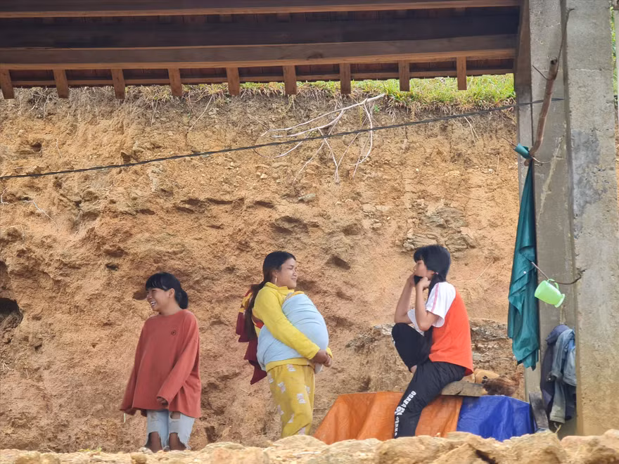 Phụ nữ ở thôn Quế kết hôn từ rất sớm và hầu hết sinh con tại nhà 