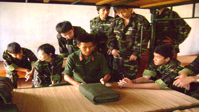 Hàng trăm bạn trẻ học kỹ năng qua khóa HKQĐ do Trung tâm TTN miền Nam tổ chức. Ảnh: H.T.