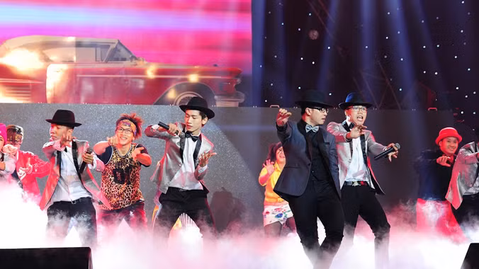 PB Nation hát lại Uptown Funk với vũ đạo được nhận xét là giống bản gốc. Ảnh: Lý Võ Phú Hưng.