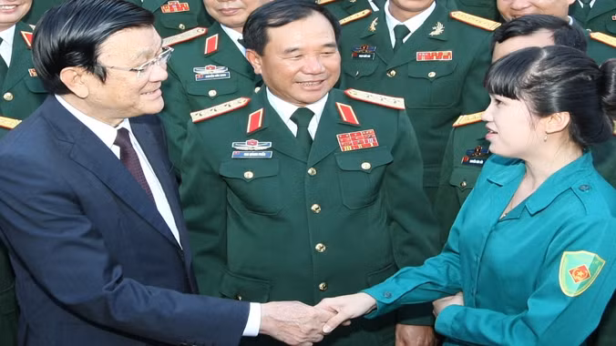 Chủ tịch nước Trương Tấn Sang gặp gỡ, động viên Trần Thị Tuyết Mai và các đại biểu ưu tú về dự Đại hội thi đua Quyết thắng toàn quân lần thứ IX.